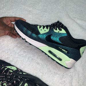 LIGHTLY WORN Nike Air Max HYPERFUSE